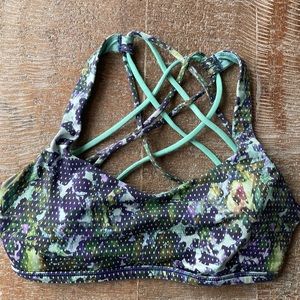 Lululemon Free to be sports bra